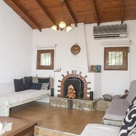 Mary's House Vila Nikiana